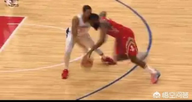 哈登晃倒韦斯利约翰逊数米远，等他站起来再投进三分，什么水平？
