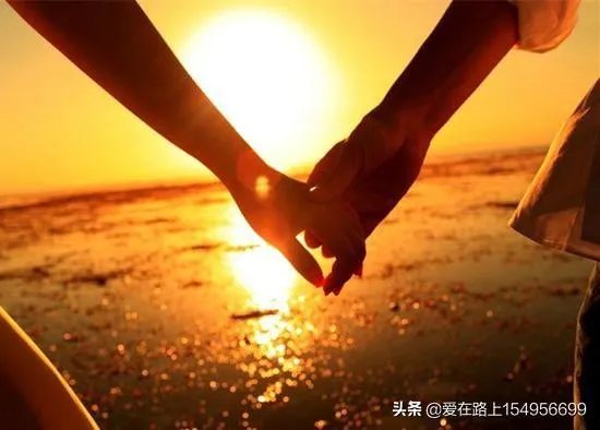 我和初恋十几年没见了，但为什么经常梦到她，醒来心情总是很难受，我该怎么办？