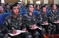 军校学员开挖掘机写字表白祖国，这是什么操作？