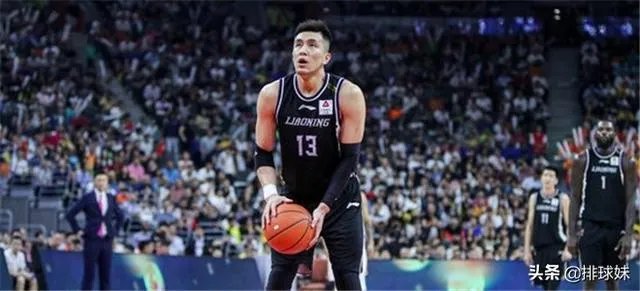 CBA第二轮，史蒂芬森一攻一防让孙铭徽领到一个技犯一个违体犯规，当时发生了什么？