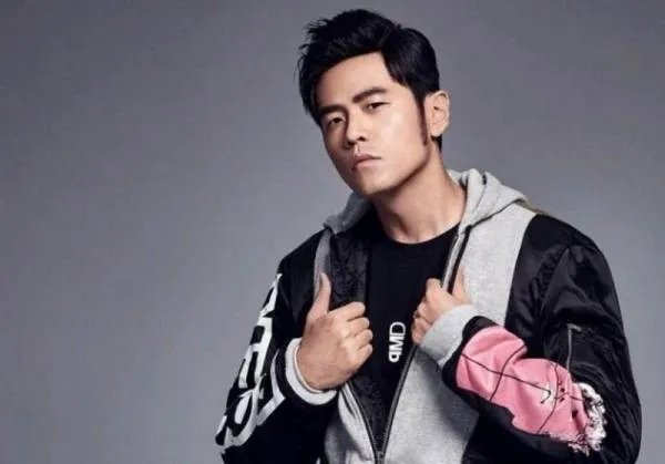 周杰伦起诉厦门网红餐厅，餐厅老板的回应打了谁的脸？