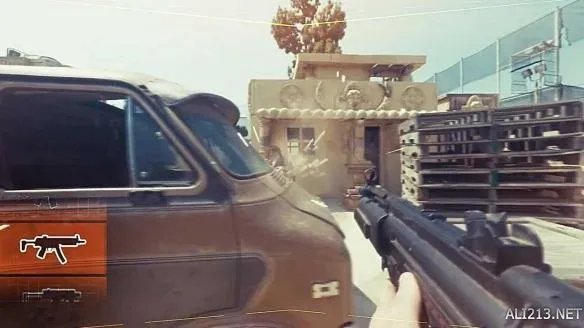 这样的真人CS玩起来那才带劲！各种神级武器乱入