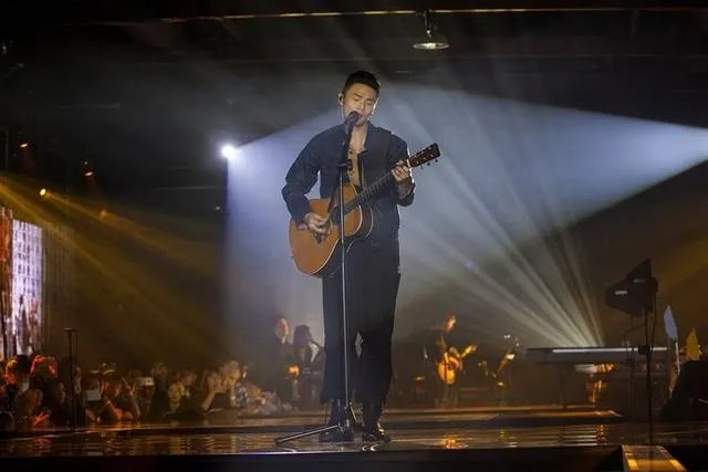 怎么评价李荣浩最新专辑《嗯》？