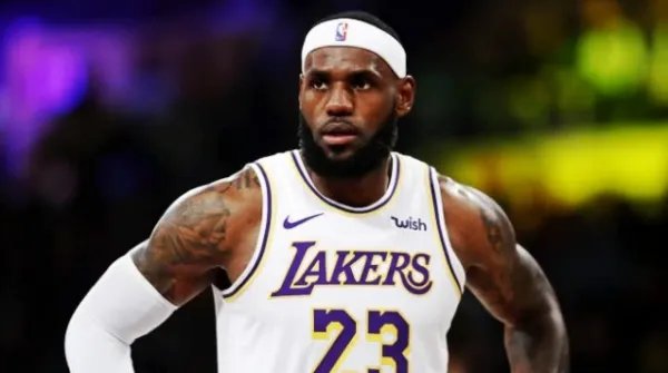 NBA哪些球员拥有最多的MVP奖杯？