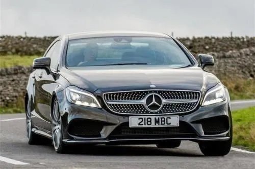 “奔驰女车主”同款红色奔驰CLS，车价66万，为什么单单牌就值40万？