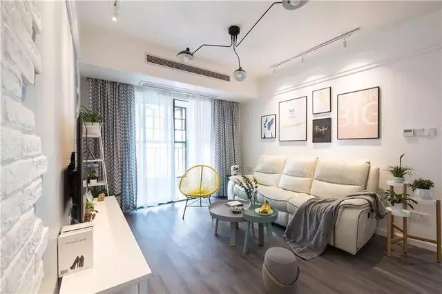 如何打造令人羡慕的房子？淡雅色调和简单家具就够了！