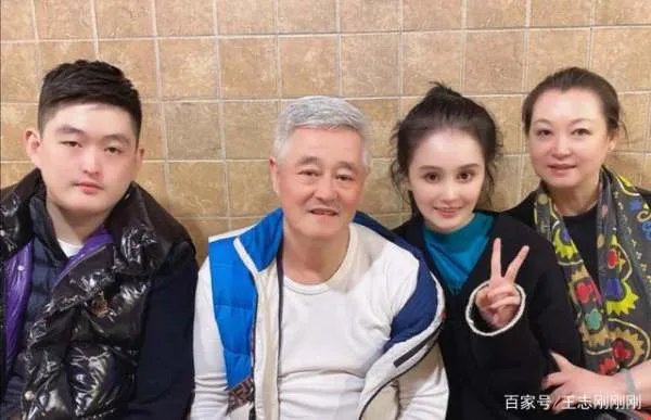 前妻女儿第一次去赵本山家，现在妻子马丽娟态度冷淡，赵本山是怎么应对的？