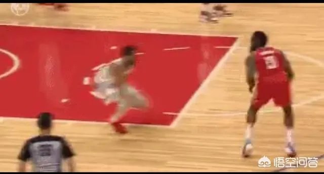 哈登晃倒韦斯利约翰逊数米远，等他站起来再投进三分，什么水平？
