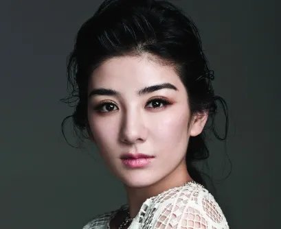 黄奕已经和前夫离婚很多年了，她现在过的这么样？