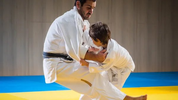 有哪些适合初学者练习的瑜伽体式？推荐5式简单的瑜伽减肥动作