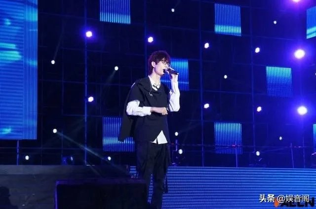 许嵩《遛你玩》歌词？