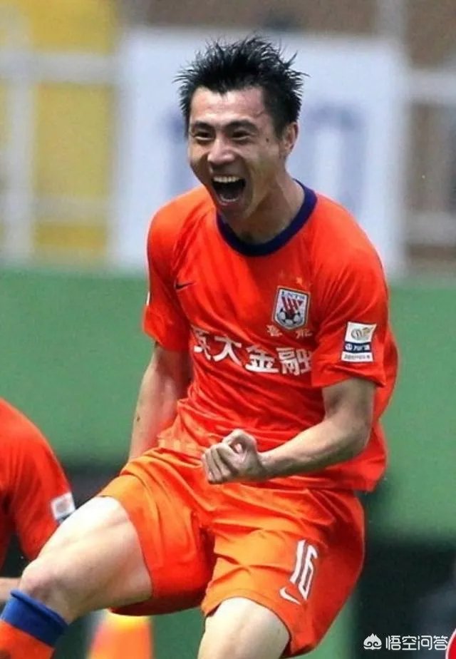 国足战威尔士，鲁能后卫郑铮力压李学鹏首发，你觉得在里皮心中谁才是中国第一左后卫？