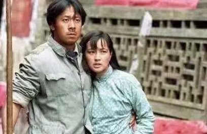 姜文这么骄傲的人，为什么会被老婆周韵“拿”得死死的？