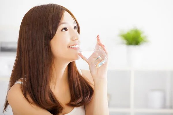 女孩性格内向不爱说话怎么办