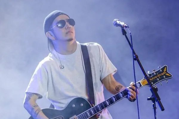 出道已多年的优秀民谣音乐人郝云，他有哪些堪称经典的歌曲？