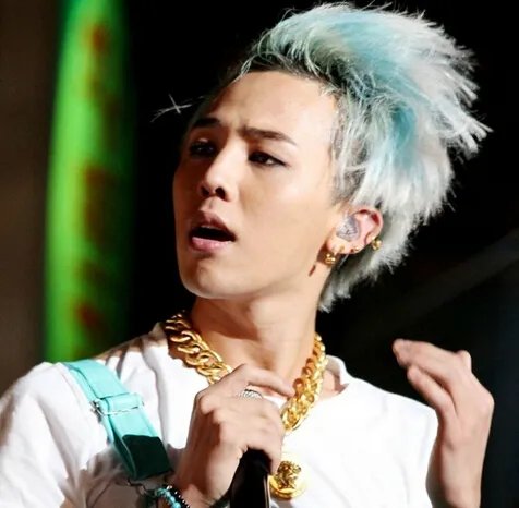 权志龙受伤图流出 粉丝心痛不已