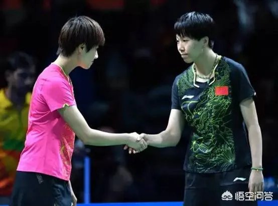 丁宁的下蹲式发球有多厉害呢？