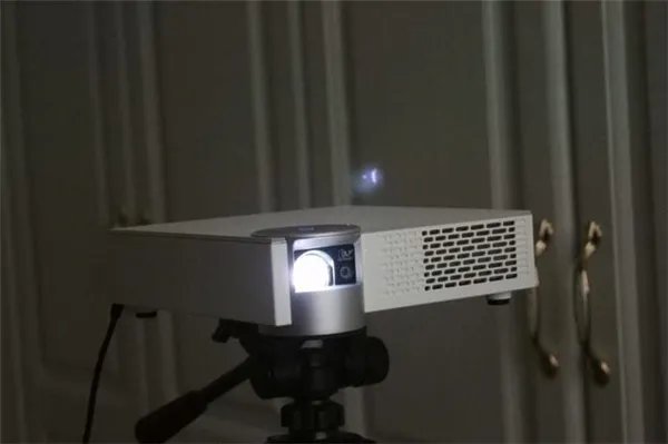 神画大威和极米H1S哪个好