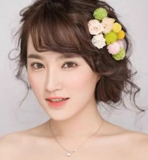 新娘盘发步骤解析 婚宴上适合盘怎样的发型