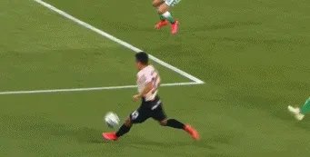 面对贝蒂斯武磊空门不进，是武磊射门不正确，还是对方神勇？