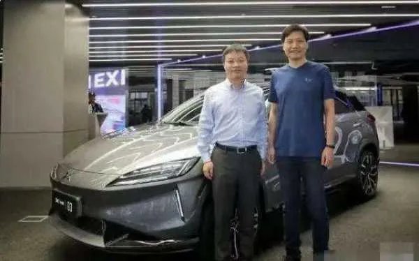 雷军卸任小米电子软件董事长，将会由谁来接替这个职位？