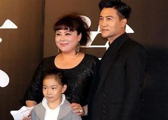 李菁菁离婚的原因曝光  现任老公竟是小鲜肉相差15岁!