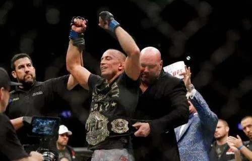 1米6拳王狄米崔斯·约翰逊曾是搬运工现况如何？