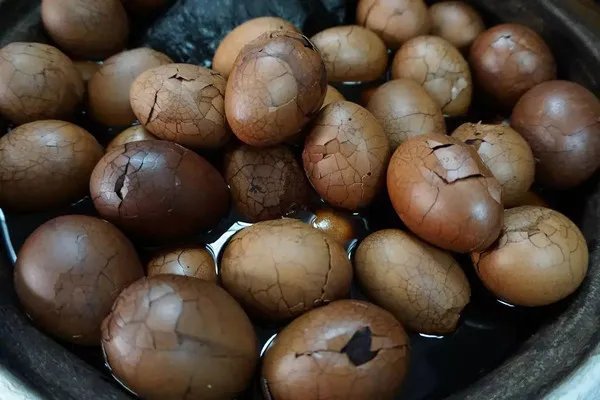 为什么部分台湾人误以为大陆人吃不起榨菜和茶叶蛋？