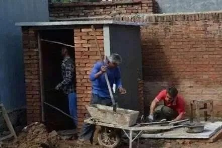 农村改厕是一个旱厕蹲便器能直接在上面安装个坐便器吗？为什么？