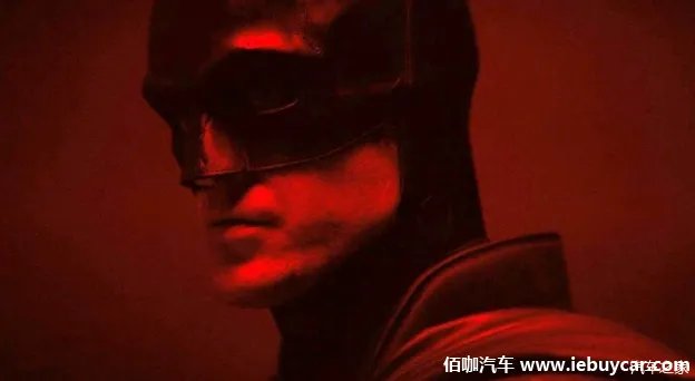 新版《蝙蝠侠》首次公开蝙蝠车造型 复古科技感十足