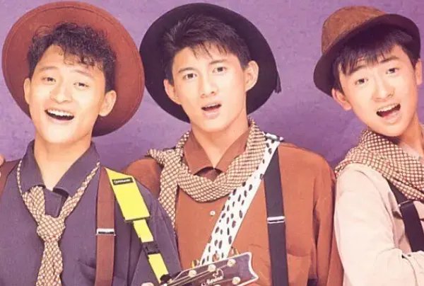 小虎队出道31年再次同框引发青春回忆杀，他们的哪些歌曲是你的童年回忆？