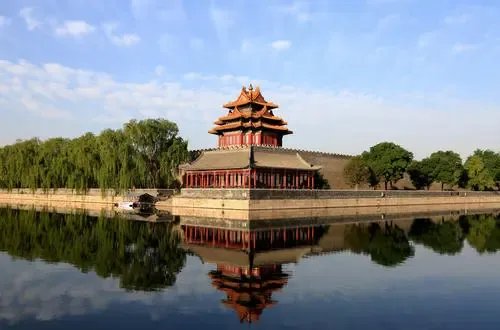 女子请病假旅游被开除