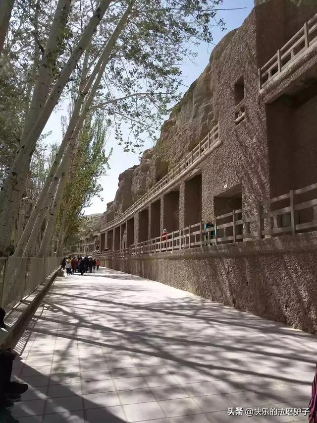 敦煌雨势加大，莫高窟崖体有碎石掉落暂停开放，凡已预订今日门票未出票订单可退，已出票需窗口办理退票。你怎么看？