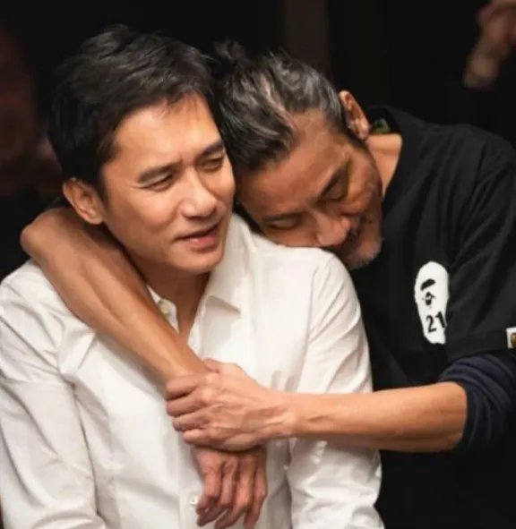 王俊凯刘昊然胡先煦同游迪士尼，娱乐圈你不知道的友情？