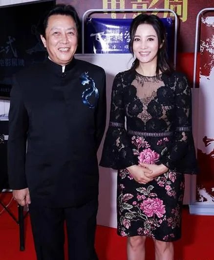 陶红走红毯 透视黑衣秀丰满上围性感撩人（图文）