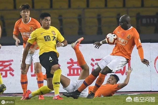 恒大3比2逆转卓尔，武汉队现场DJ喊麦希望恒大亚冠获得好成绩，你是怎么样看的？