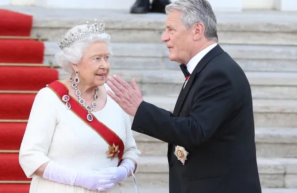 英国皇室对目前英国的“脱欧”运动持什么态度？