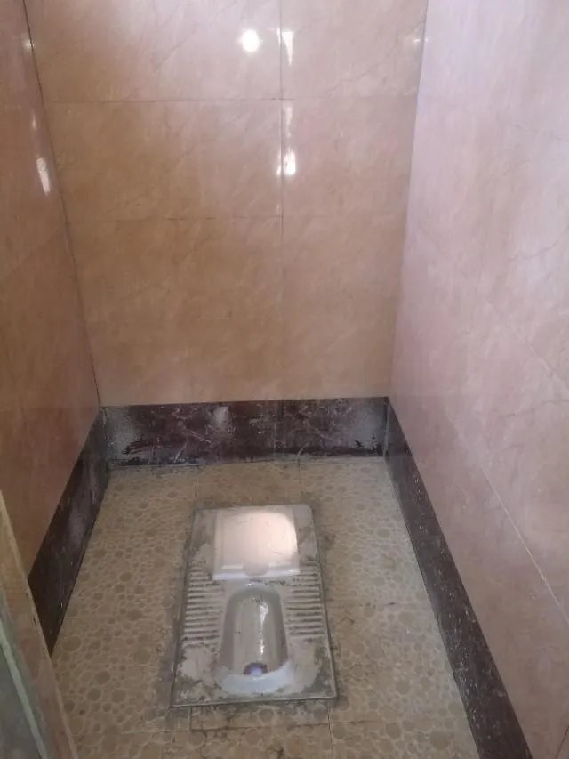 农村改厕是一个旱厕蹲便器能直接在上面安装个坐便器吗？为什么？