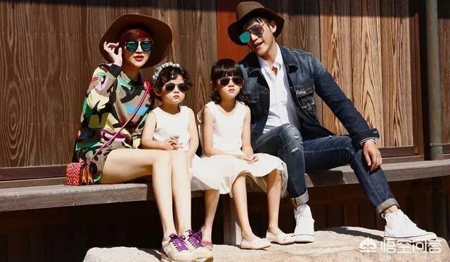 有哪些明星的孩子和他们长得很像？