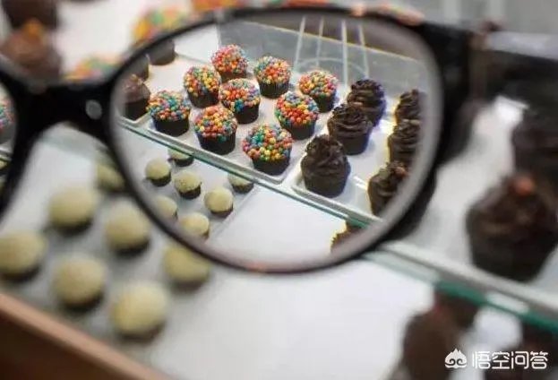 学生近视的原因是什么？是不是没有休止的作业？