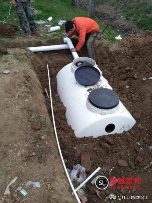 农村改厕是一个旱厕蹲便器能直接在上面安装个坐便器吗？为什么？