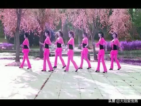 夏季你爱跳广场舞吗？有人说跳舞扰民，你怎么看？