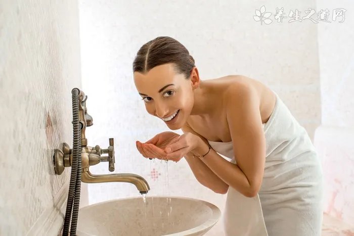 宠物兔出现血便怎么办？什么原因？幼兔血便怎么回事？