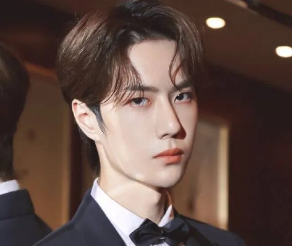 王一博工作室澄清戒指倒影，为何大家对于明星的感情生活如此敏感？