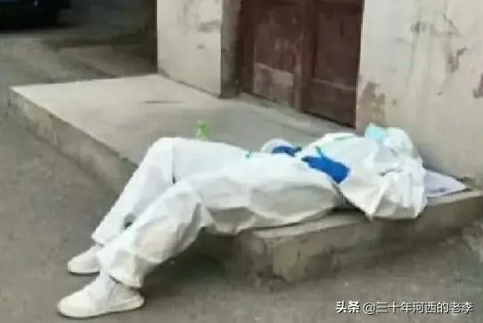 雾鲁木齐的原因