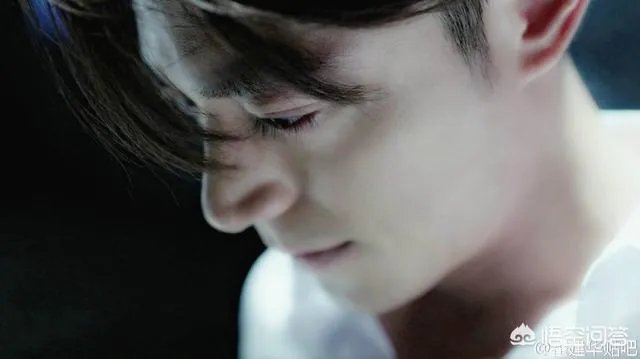 《偶像练习生》蔡徐坤凭睫毛上热搜，哪些男星睫毛又长又美？