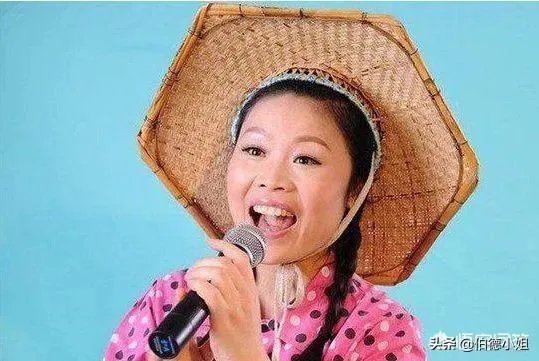 有人说电视上看不见“草帽姐”了，她的近况怎么样？