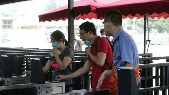 乘火车离京不再检查核酸阴性证明？无症状感染者能出去吗？