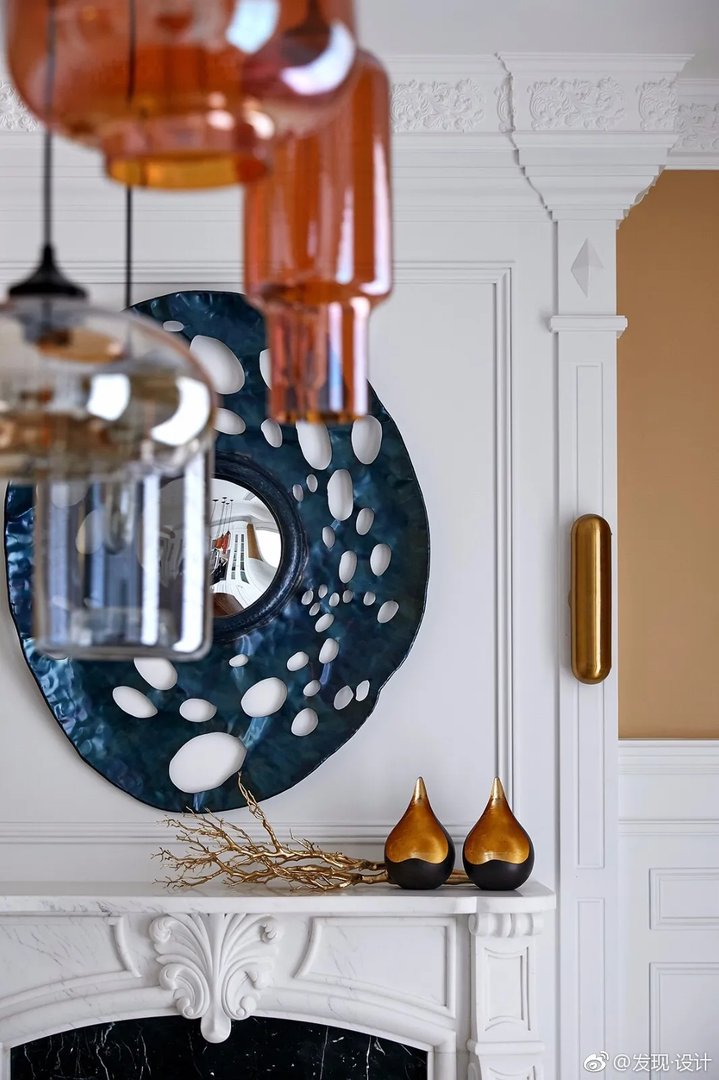 丹桂花园三层老房改造 在一个有色彩斑斓的艺术空间中，色彩与形...