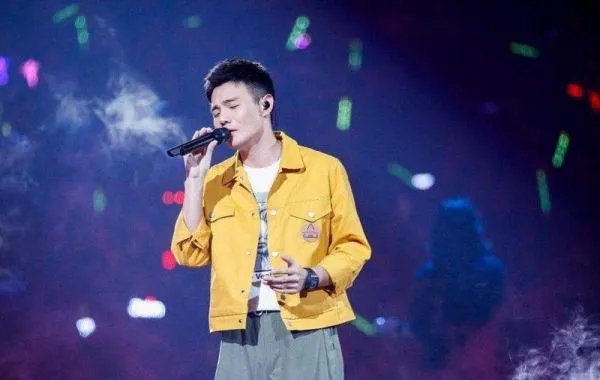 李荣浩杨丞琳的恋情是从什么时候开始的？